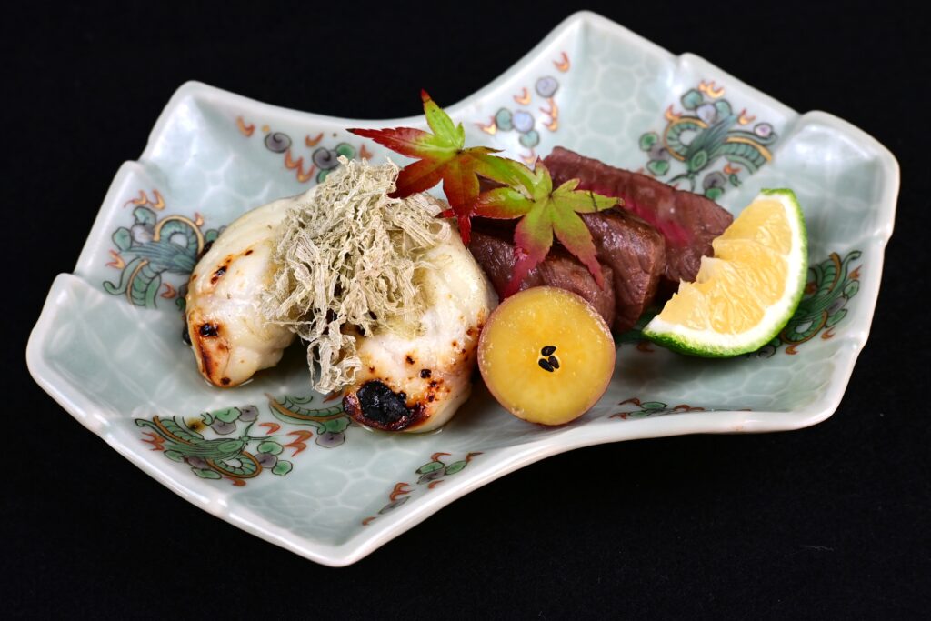 とらふぐとろろ昆布焼き　下関和牛炭火焼き